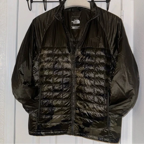 North Face Jacket Camo Print - Picture 4 of 4